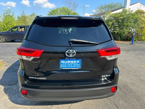 Used 2017 Toyota Highlander SE AWD/4WD image 5