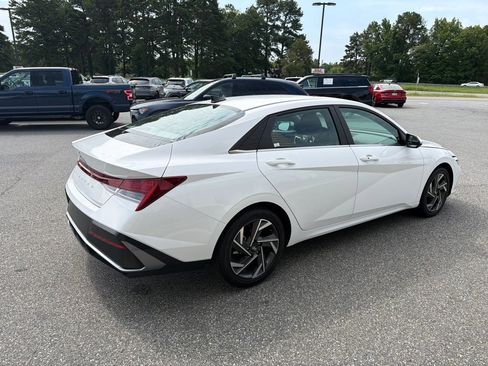 Used 2025 Hyundai Elantra SEL FWD image 10