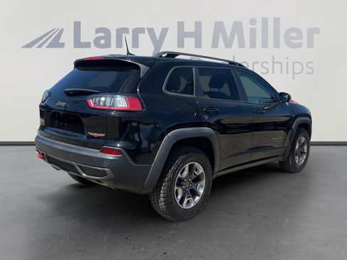 Used 2019 Jeep Cherokee Trailhawk w/ Cold Weather Group AWD/4WD image 5