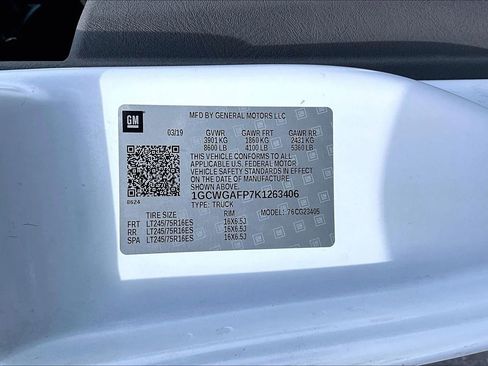 Used 2019 Chevrolet Express 2500 w/ Driver Convenience Package RWD image 3