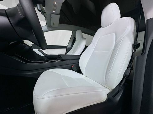 Used 2021 Tesla Model Y Long Range image 5