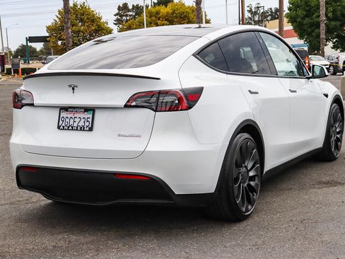 Used 2023 Tesla Model Y Performance AWD/4WD image 7
