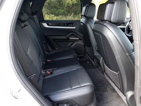 Used 2024 Porsche Cayenne image 43