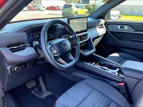 Used 2025 Ford Explorer ST-Line w/ ST-Line Street Pack AWD/4WD image 10