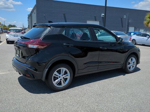New 2025 Nissan Kicks Play S image 4