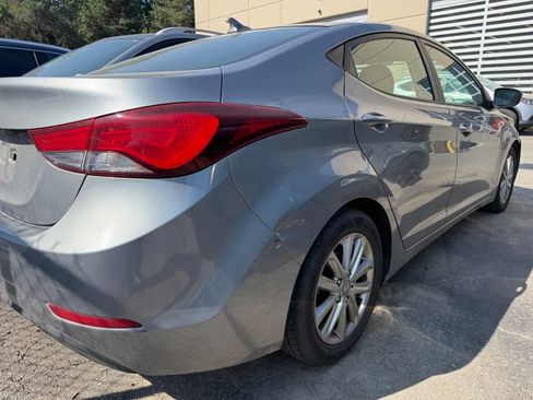 Used 2014 Hyundai Elantra SE w/ Option Group 02 FWD image 3