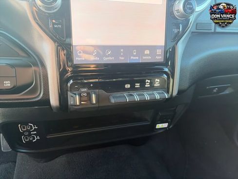 Used 2026 RAM 2500 Laramie AWD/4WD image 18