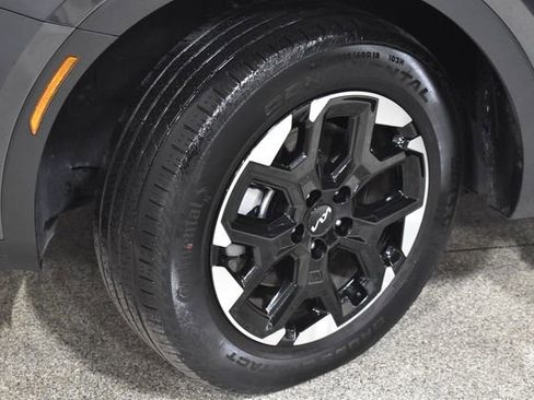 Used 2024 Kia Sorento S image 11
