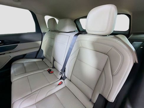 Used 2024 Lincoln Nautilus Premier image 24