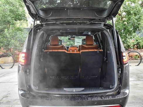 New 2026 Chrysler Pacifica Pinnacle w/ Trailer Tow Group FWD image 25