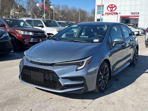 Used 2023 Toyota Corolla SE image 3