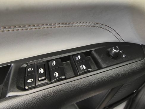Used 2022 Jeep Compass Limited AWD/4WD image 31