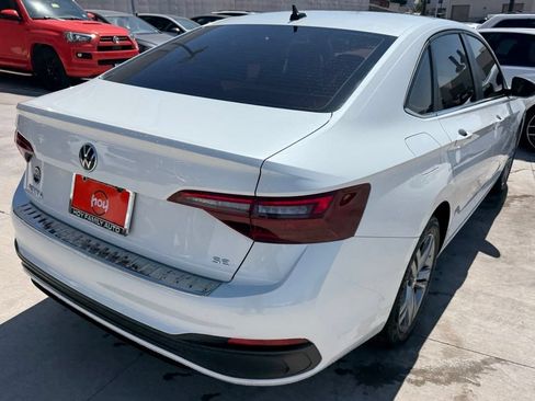 Used 2024 Volkswagen Jetta SE FWD image 9