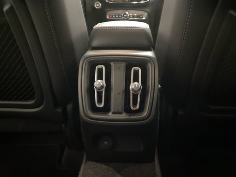 Used 2025 Volvo XC40 B5 Plus image 74