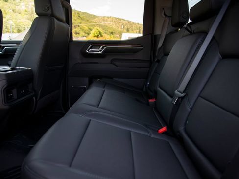 New 2026 Chevrolet Silverado 1500 LT Trail Boss w/ Convenience Package II AWD/4WD image 16