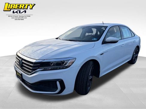 Used 2020 Volkswagen Passat 2.0T R-Line image 3
