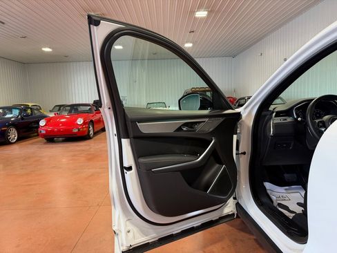 Used 2025 Jaguar F-PACE R-Dynamic S AWD/4WD image 17