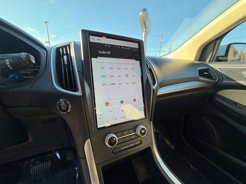 Certified 2022 Ford Edge SEL image 18