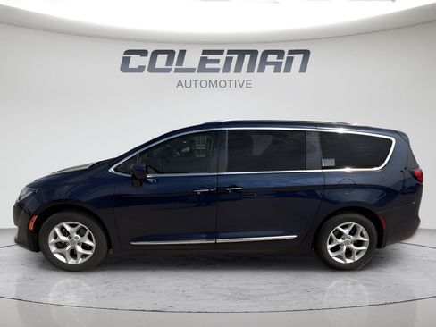 Used 2017 Chrysler Pacifica Touring-L Plus w/ Advanced Safetytec Group FWD image 2