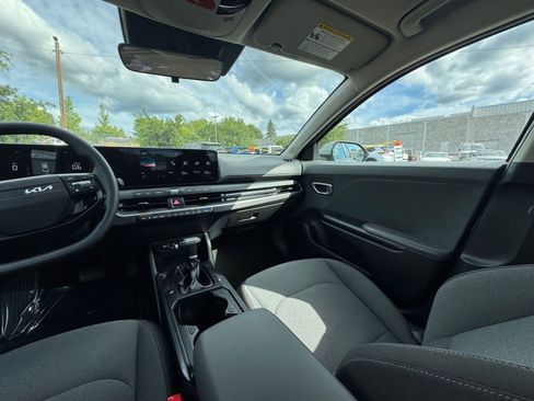 Used 2025 Kia K4 LXS image 34
