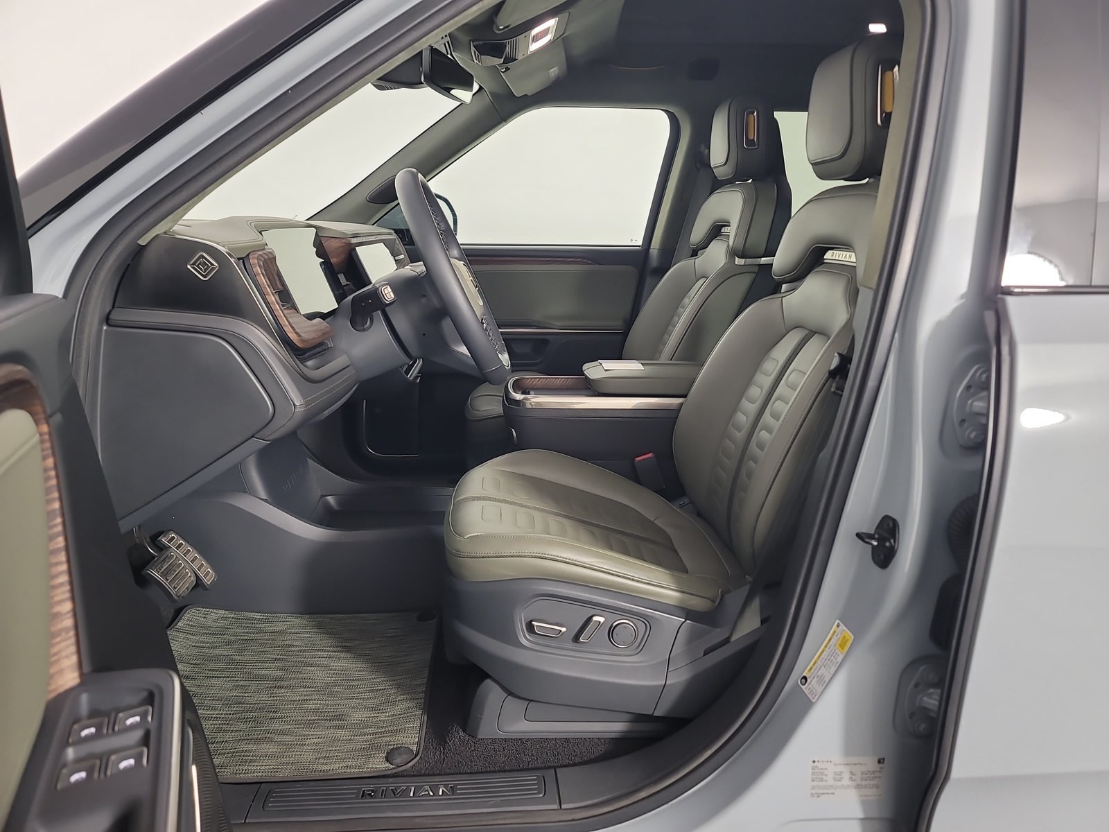 Used 2023 Rivian R1S Adventure Quad AWD/4WD image 20