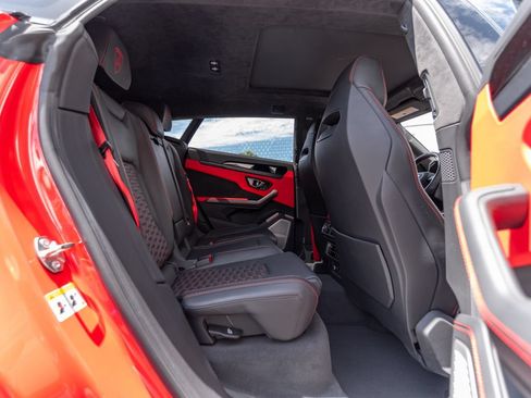 Used 2022 Lamborghini Urus AWD/4WD image 25