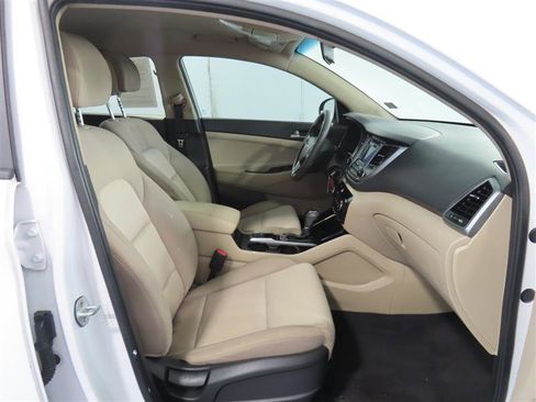 Used 2018 Hyundai Tucson SE FWD image 32