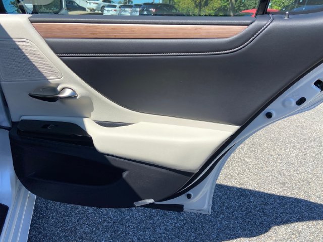 Used 2023 Lexus ES 300h w/ Luxury Package FWD image 28