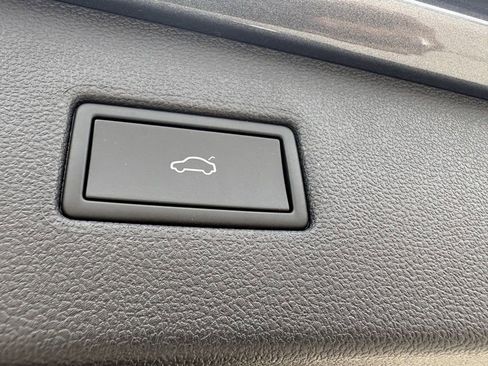 Used 2023 Volkswagen Tiguan SE FWD image 27