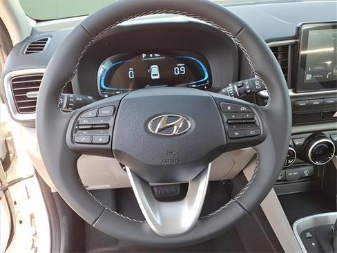 New 2025 Hyundai Venue SEL image 13