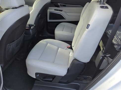 New 2025 Kia Telluride S image 19