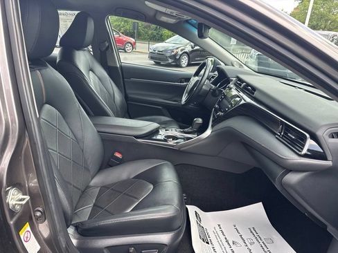 Used 2019 Toyota Camry XLE w/ Navigation Package FWD image 35