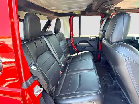 Used 2022 Jeep Wrangler Unlimited Sahara w/ Cold Weather Group AWD/4WD image 30
