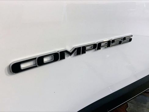 Used 2023 Jeep Compass Latitude AWD/4WD image 8