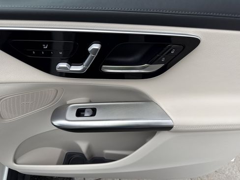 Used 2023 Mercedes-Benz GLC 300 image 16