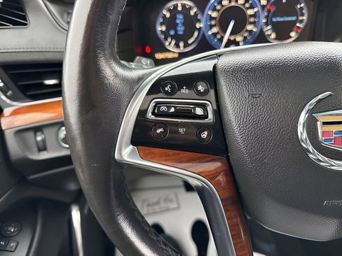 Used 2015 Cadillac Escalade Luxury image 32