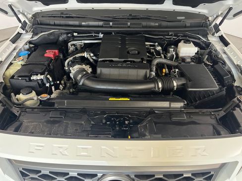 Used 2024 Nissan Frontier SV w/ Technology Package AWD/4WD image 9