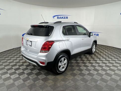 Used 2022 Chevrolet Trax LT w/ LT Convenience Package image 9