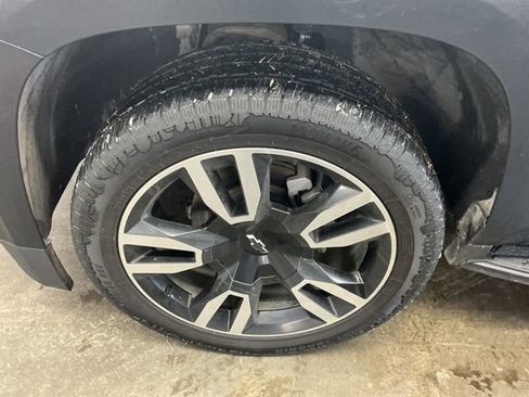 Used 2019 Chevrolet Suburban Premier image 11