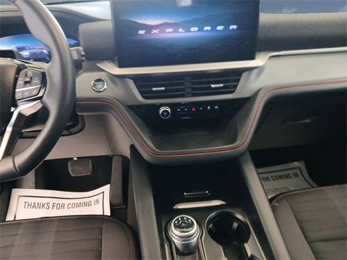 Used 2025 Ford Explorer ST-Line w/ ST-Line Street Pack image 11