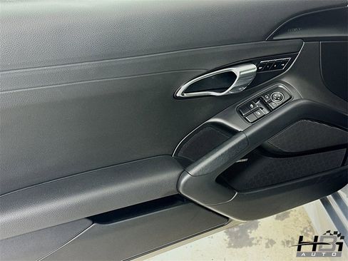 Used 2015 Porsche Boxster image 14