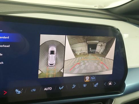 New 2026 Chevrolet Equinox EV LT image 17