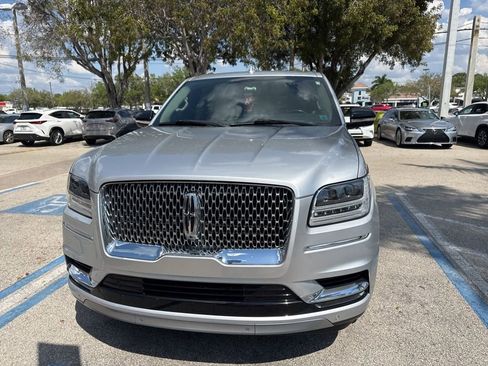 Used 2018 Lincoln Navigator Select image 3