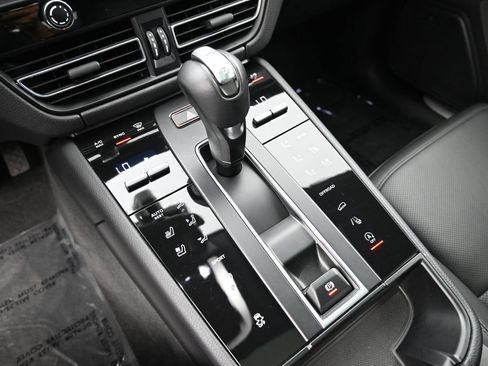 Certified 2023 Porsche Macan S AWD/4WD image 23