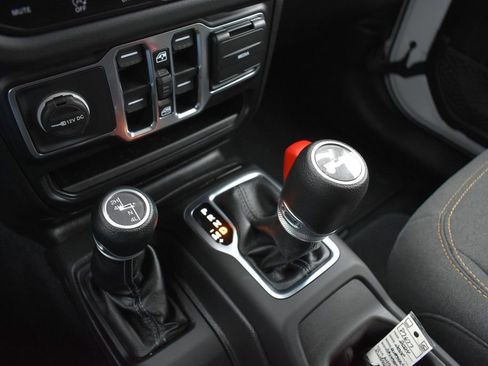 Certified 2024 Jeep Wrangler Sahara w/ Technology Group image 22