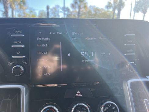 Used 2022 Kia Sorento LX image 23