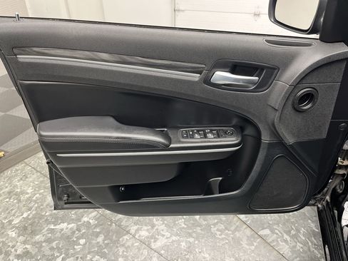 Used 2022 Chrysler 300 Touring w/ Sport Appearance Package image 6