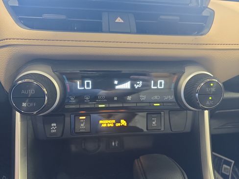 Used 2019 Toyota RAV4 XLE w/ Convenience Package FWD image 24