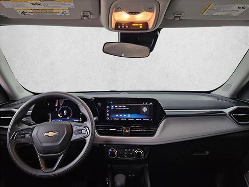 Used 2025 Chevrolet TrailBlazer LT AWD/4WD image 19