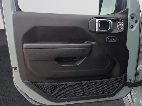 Used 2023 Jeep Wrangler Unlimited Rubicon AWD/4WD image 10